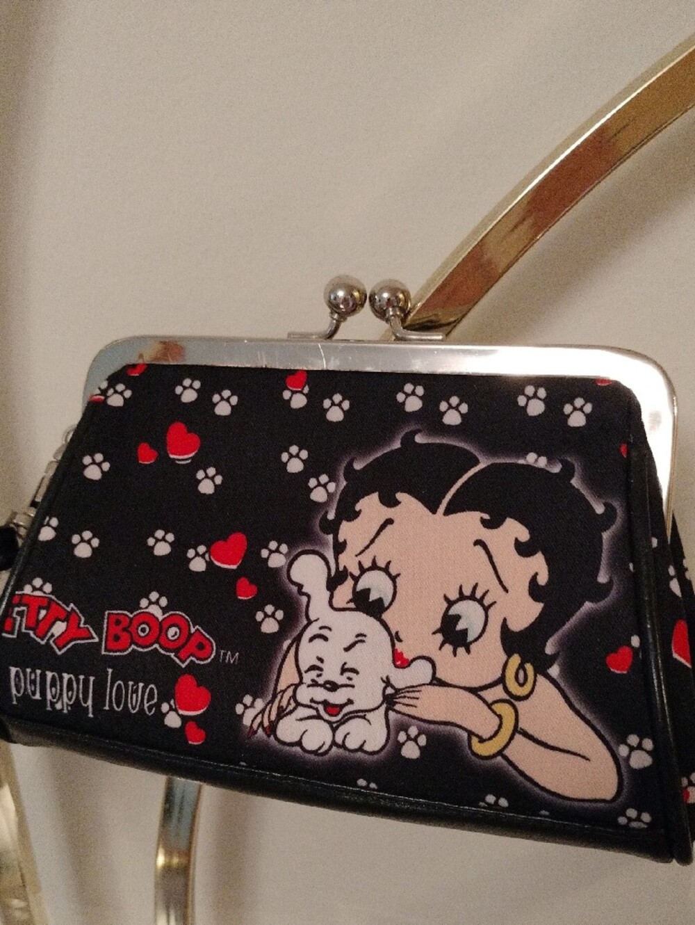 Betty Boop Black Crossbody Kiss-Lock Bag with Red and White Accents - Picture 2 of 5